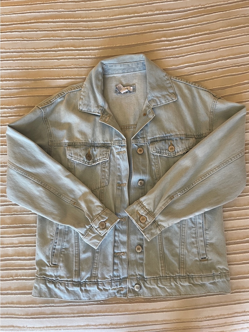 Forever 21 Womenโs Denim Jacket, Small